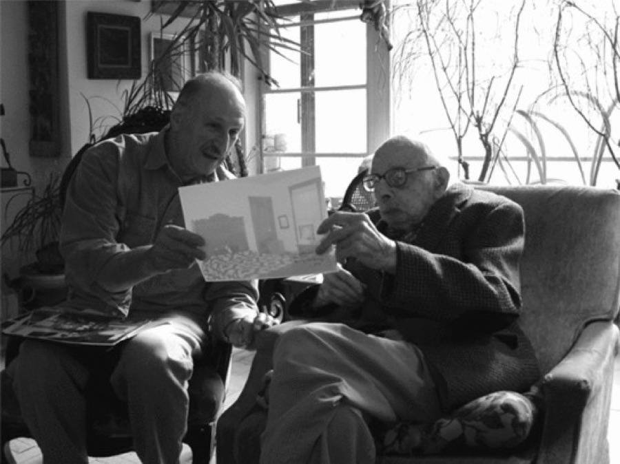 Tobe Carey and Stanley Kunitz looking at a photograph together